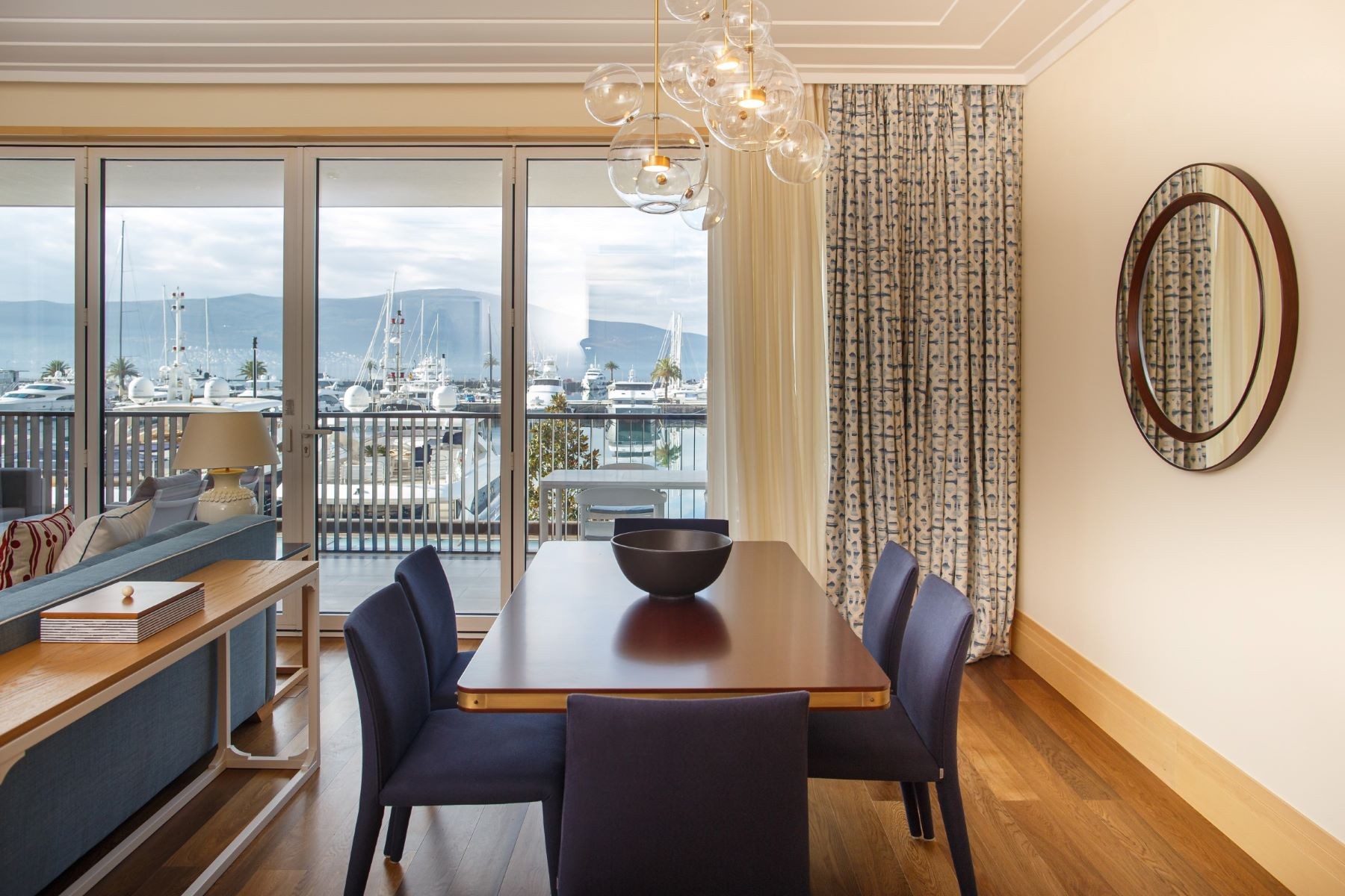 MARINA BREEZE – ELEGANT 2BR