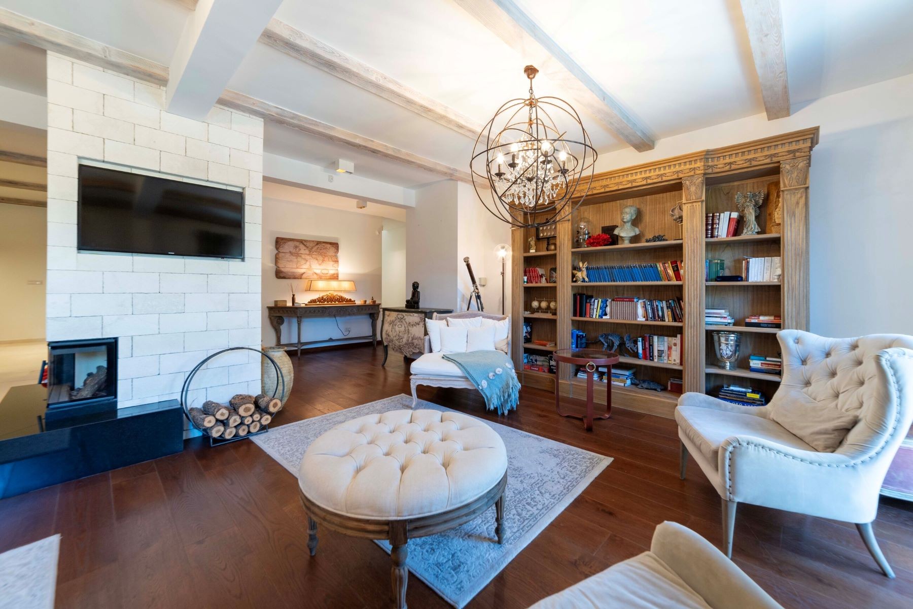 PALAZZO-STYLE 3BR VILLA BY THE SEA